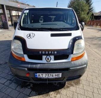 Білий Рено Трафік, об'ємом двигуна 1.9 л та пробігом 382 тис. км за 7500 $, фото 1 на Automoto.ua