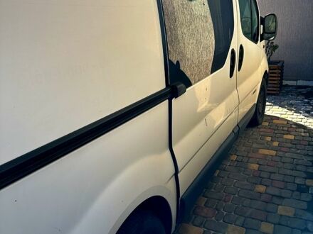 Белый Рено Трафик, объемом двигателя 1.9 л и пробегом 329 тыс. км за 7400 $, фото 1 на Automoto.ua