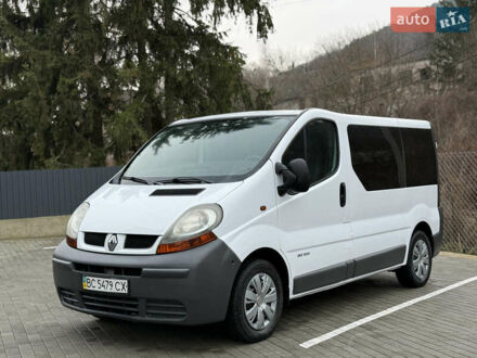 Белый Рено Трафик, объемом двигателя 1.9 л и пробегом 437 тыс. км за 8000 $, фото 1 на Automoto.ua