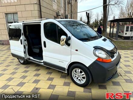 Белый Рено Трафик, объемом двигателя 1.9 л и пробегом 330 тыс. км за 8000 $, фото 1 на Automoto.ua