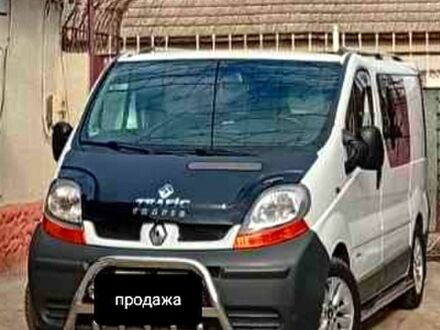 Белый Рено Трафик, объемом двигателя 1.9 л и пробегом 331 тыс. км за 11800 $, фото 1 на Automoto.ua
