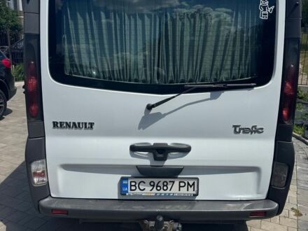Белый Рено Трафик, объемом двигателя 1.87 л и пробегом 302 тыс. км за 7950 $, фото 1 на Automoto.ua