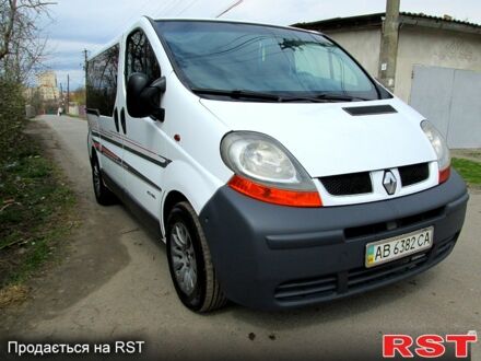 Белый Рено Трафик, объемом двигателя 1.9 л и пробегом 296 тыс. км за 7650 $, фото 1 на Automoto.ua