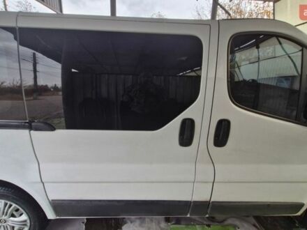 Белый Рено Трафик, объемом двигателя 2 л и пробегом 315 тыс. км за 9000 $, фото 1 на Automoto.ua