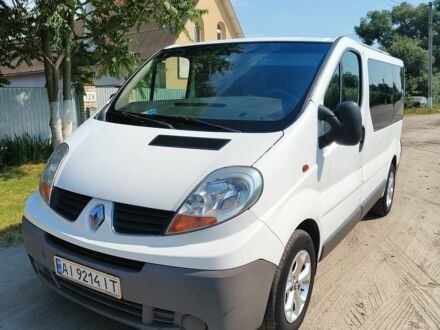 Белый Рено Трафик, объемом двигателя 2 л и пробегом 319 тыс. км за 8600 $, фото 1 на Automoto.ua