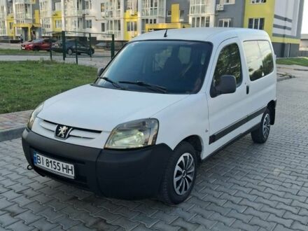 Белый Рено Трафик, объемом двигателя 2 л и пробегом 370 тыс. км за 3264 $, фото 1 на Automoto.ua