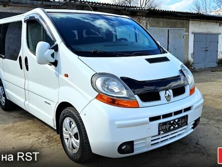 Белый Рено Трафик, объемом двигателя 1.9 л и пробегом 230 тыс. км за 7800 $, фото 1 на Automoto.ua