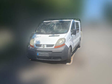 Белый Рено Трафик, объемом двигателя 1.9 л и пробегом 396 тыс. км за 3999 $, фото 1 на Automoto.ua