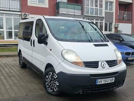 Белый Рено Трафик, объемом двигателя 2 л и пробегом 300 тыс. км за 7000 $, фото 1 на Automoto.ua