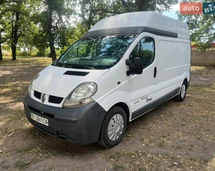 Белый Рено Трафик, объемом двигателя 2.46 л и пробегом 450 тыс. км за 5400 $, фото 1 на Automoto.ua