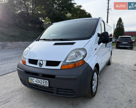 Белый Рено Трафик, объемом двигателя 1.9 л и пробегом 217 тыс. км за 7999 $, фото 1 на Automoto.ua