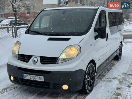 Белый Рено Трафик, объемом двигателя 2.46 л и пробегом 290 тыс. км за 9750 $, фото 1 на Automoto.ua
