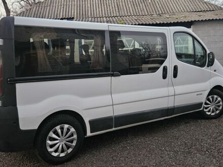 Белый Рено Трафик, объемом двигателя 2 л и пробегом 230 тыс. км за 8800 $, фото 1 на Automoto.ua