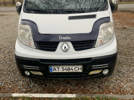 Белый Рено Трафик, объемом двигателя 2 л и пробегом 340 тыс. км за 7700 $, фото 1 на Automoto.ua
