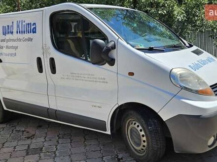 Белый Рено Трафик, объемом двигателя 2 л и пробегом 330 тыс. км за 8000 $, фото 1 на Automoto.ua