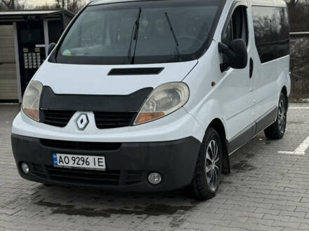 Білий Рено Трафік, об'ємом двигуна 2 л та пробігом 350 тис. км за 7800 $, фото 1 на Automoto.ua