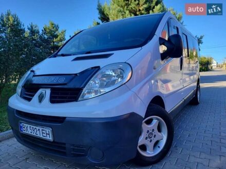 Білий Рено Трафік, об'ємом двигуна 2 л та пробігом 228 тис. км за 9400 $, фото 1 на Automoto.ua