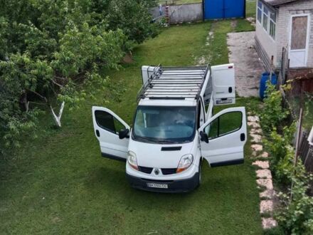Белый Рено Трафик, объемом двигателя 2 л и пробегом 180 тыс. км за 6400 $, фото 1 на Automoto.ua