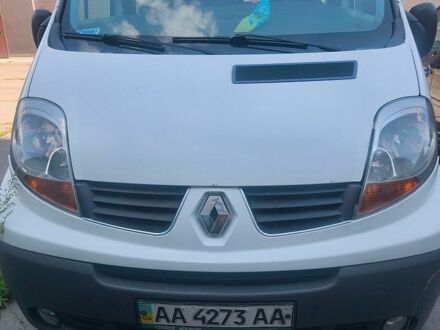 Білий Рено Трафік, об'ємом двигуна 2 л та пробігом 379 тис. км за 12000 $, фото 1 на Automoto.ua