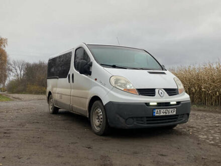Белый Рено Трафик, объемом двигателя 2 л и пробегом 296 тыс. км за 8800 $, фото 1 на Automoto.ua