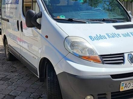 Білий Рено Трафік, об'ємом двигуна 2 л та пробігом 330 тис. км за 7500 $, фото 1 на Automoto.ua