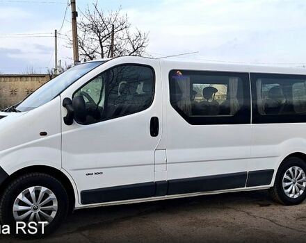 Белый Рено Трафик, объемом двигателя 2 л и пробегом 230 тыс. км за 8800 $, фото 1 на Automoto.ua