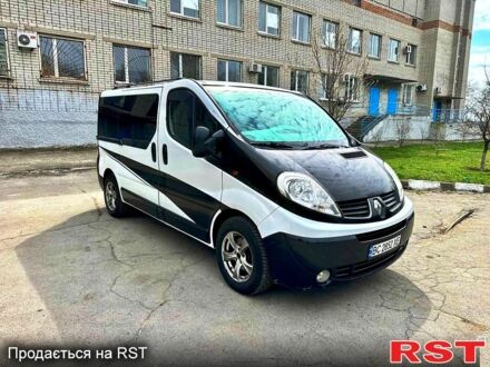 Белый Рено Трафик, объемом двигателя 2.5 л и пробегом 328 тыс. км за 8900 $, фото 1 на Automoto.ua