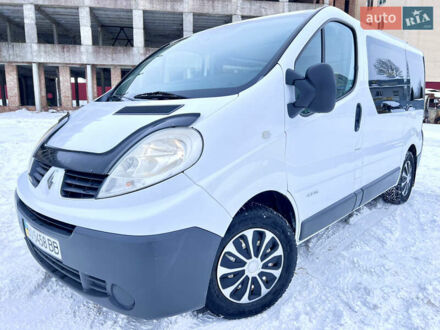 Белый Рено Трафик, объемом двигателя 2 л и пробегом 274 тыс. км за 7499 $, фото 1 на Automoto.ua