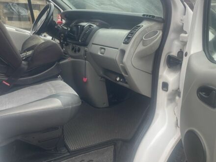 Белый Рено Трафик, объемом двигателя 2 л и пробегом 430 тыс. км за 8600 $, фото 1 на Automoto.ua