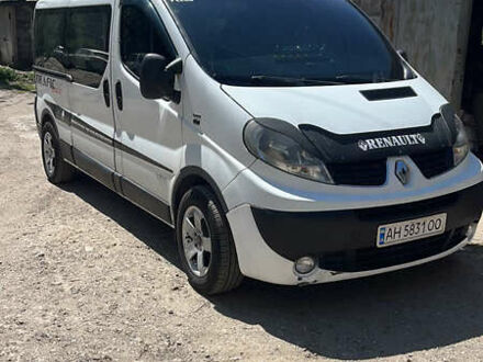 Рено Трафик 2007 в Днепре (Днепропетровске) на Automoto.ua Белый Рено Трафик, объемом двигателя 2 л и пробегом 650 тыс. км за 8000 $, фото 1 на Automoto.ua