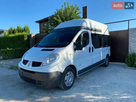 Белый Рено Трафик, объемом двигателя 2 л и пробегом 257 тыс. км за 9000 $, фото 1 на Automoto.ua
