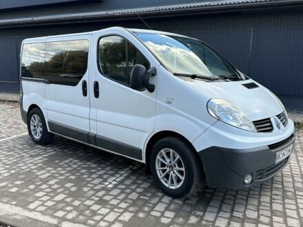 Белый Рено Трафик, объемом двигателя 2.5 л и пробегом 307 тыс. км за 7400 $, фото 1 на Automoto.ua