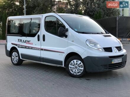 Білий Рено Трафік, об'ємом двигуна 2 л та пробігом 205 тис. км за 8300 $, фото 1 на Automoto.ua