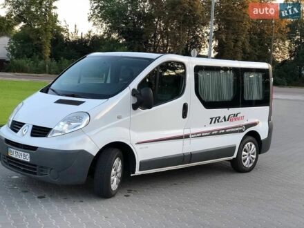 Белый Рено Трафик, объемом двигателя 2 л и пробегом 206 тыс. км за 7999 $, фото 1 на Automoto.ua
