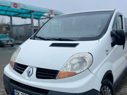 Белый Рено Трафик, объемом двигателя 2 л и пробегом 450 тыс. км за 7450 $, фото 1 на Automoto.ua