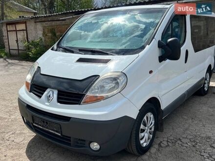 Білий Рено Трафік, об'ємом двигуна 2 л та пробігом 250 тис. км за 8800 $, фото 1 на Automoto.ua
