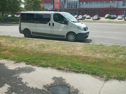 Белый Рено Трафик, объемом двигателя 2 л и пробегом 380 тыс. км за 8700 $, фото 1 на Automoto.ua