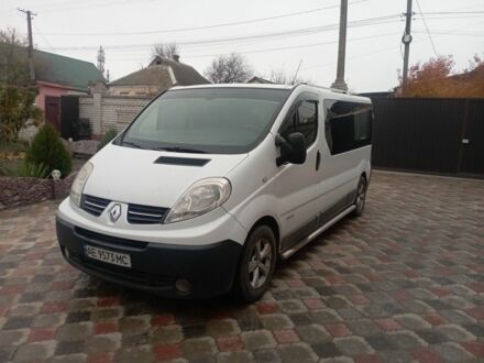 Белый Рено Трафик, объемом двигателя 2.5 л и пробегом 290 тыс. км за 8200 $, фото 1 на Automoto.ua