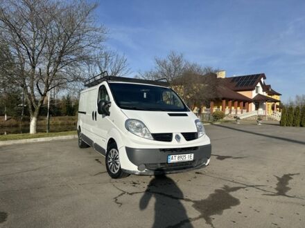 Белый Рено Трафик, объемом двигателя 2.5 л и пробегом 355 тыс. км за 11648 $, фото 1 на Automoto.ua