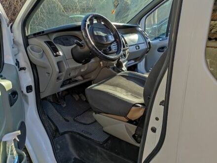 Белый Рено Трафик, объемом двигателя 2 л и пробегом 305 тыс. км за 7700 $, фото 1 на Automoto.ua