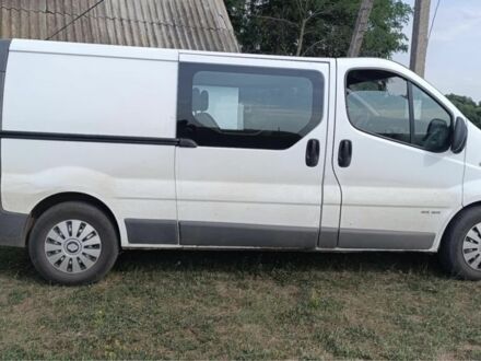 Белый Рено Трафик, объемом двигателя 2.5 л и пробегом 266 тыс. км за 4000 $, фото 1 на Automoto.ua