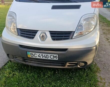 Белый Рено Трафик, объемом двигателя 0 л и пробегом 303 тыс. км за 8900 $, фото 1 на Automoto.ua