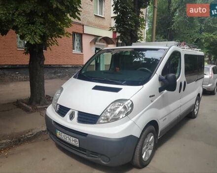 Белый Рено Трафик, объемом двигателя 2 л и пробегом 300 тыс. км за 10000 $, фото 1 на Automoto.ua