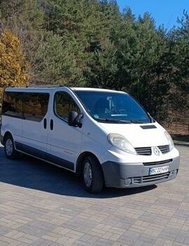 Белый Рено Трафик, объемом двигателя 2 л и пробегом 353 тыс. км за 11300 $, фото 1 на Automoto.ua