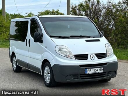 Белый Рено Трафик, объемом двигателя 2 л и пробегом 320 тыс. км за 8500 $, фото 1 на Automoto.ua
