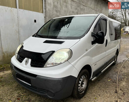 Білий Рено Трафік, об'ємом двигуна 2 л та пробігом 200 тис. км за 8300 $, фото 1 на Automoto.ua