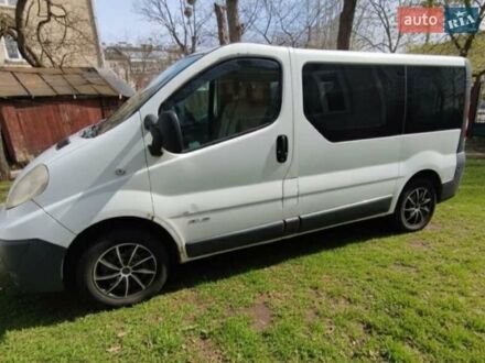 Белый Рено Трафик, объемом двигателя 2 л и пробегом 302 тыс. км за 9300 $, фото 1 на Automoto.ua