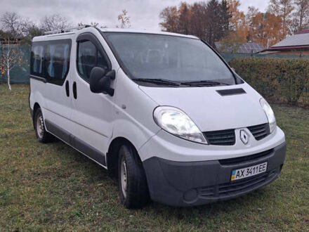 Білий Рено Трафік, об'ємом двигуна 2 л та пробігом 307 тис. км за 9000 $, фото 1 на Automoto.ua