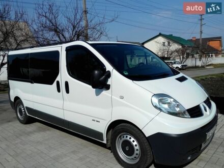 Белый Рено Трафик, объемом двигателя 2.5 л и пробегом 383 тыс. км за 12500 $, фото 1 на Automoto.ua