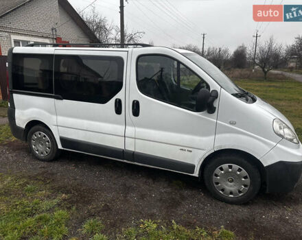 Белый Рено Трафик, объемом двигателя 2 л и пробегом 301 тыс. км за 11000 $, фото 1 на Automoto.ua